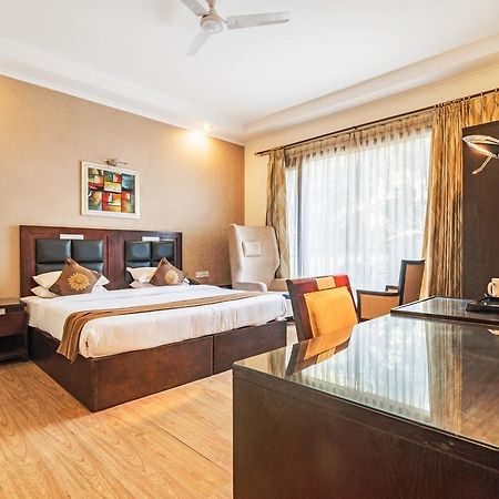 Royal Residence Mg Road Гургаон Экстерьер фото
