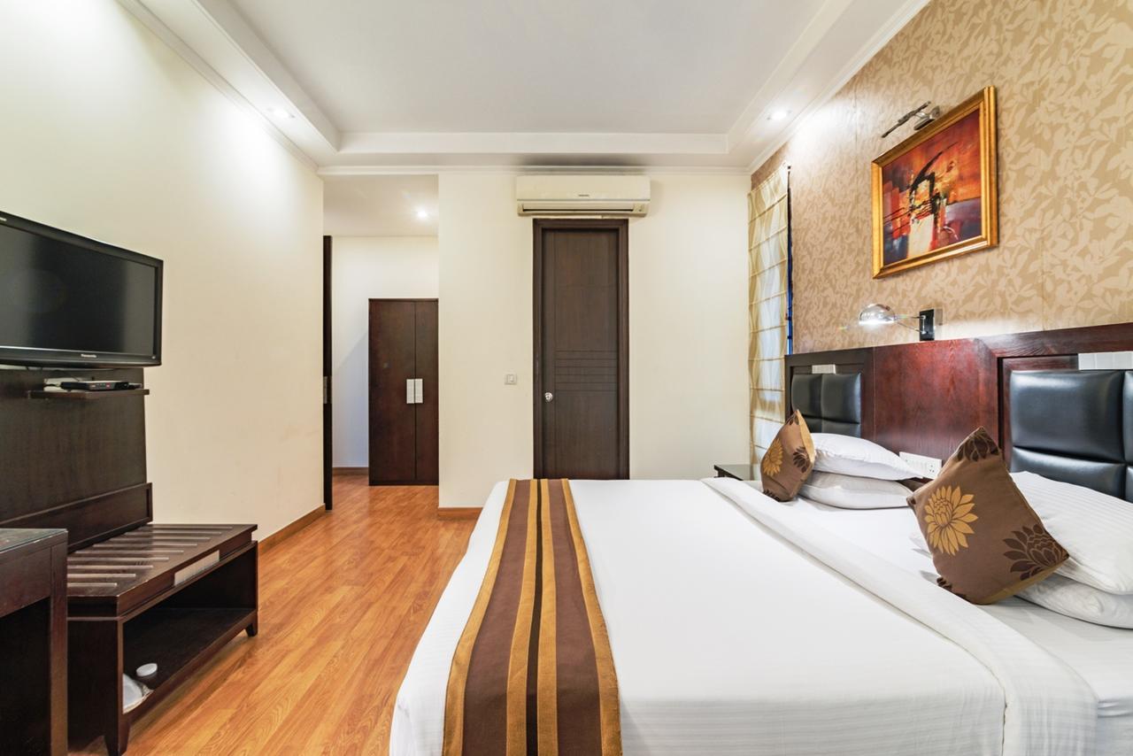 Royal Residence Mg Road Гургаон Экстерьер фото