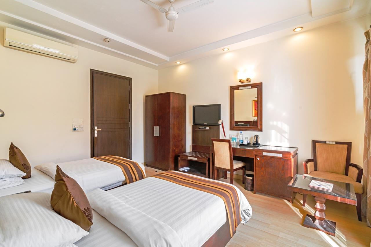 Royal Residence Mg Road Гургаон Экстерьер фото
