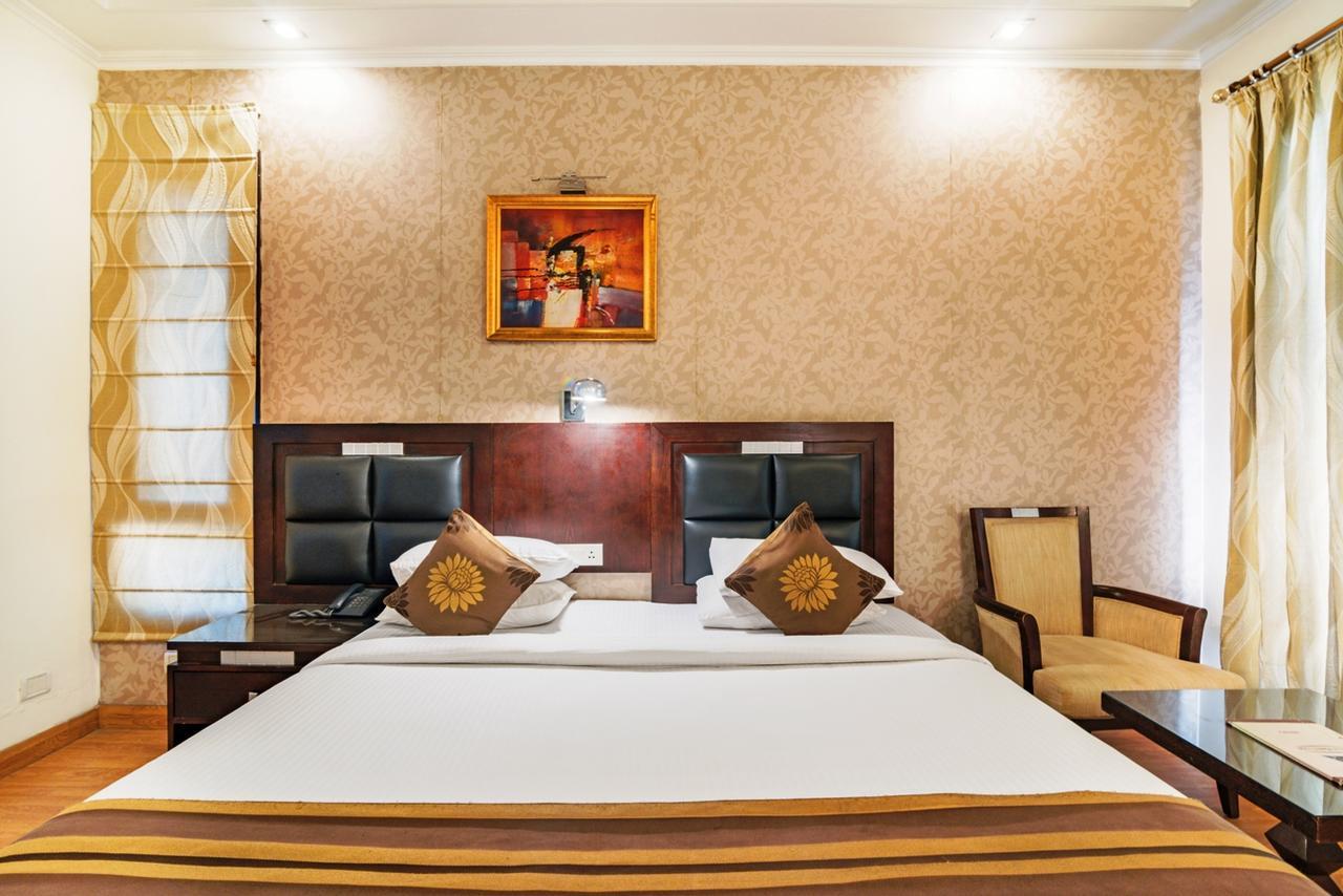 Royal Residence Mg Road Гургаон Экстерьер фото