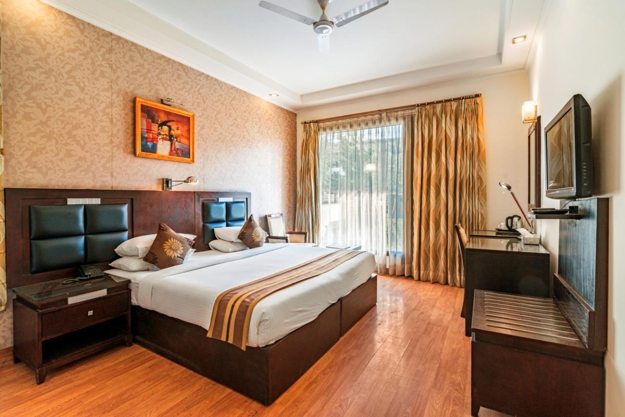 Royal Residence Mg Road Гургаон Экстерьер фото