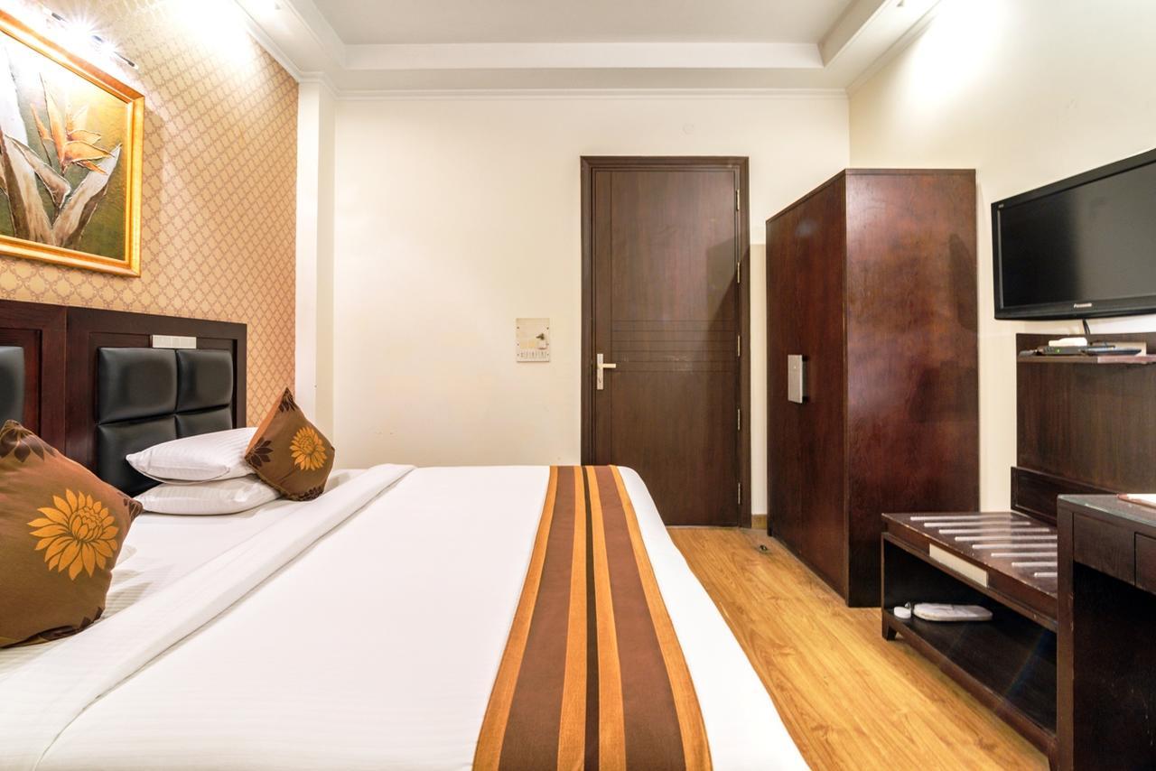 Royal Residence Mg Road Гургаон Экстерьер фото