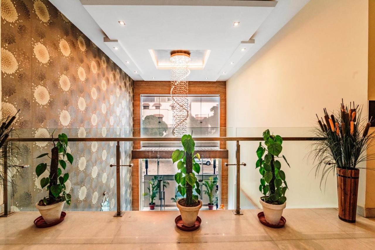 Royal Residence Mg Road Гургаон Экстерьер фото